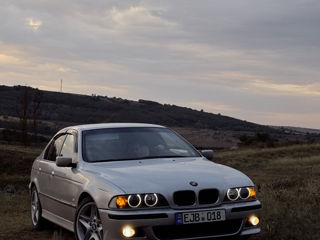 BMW 5 Series foto 2