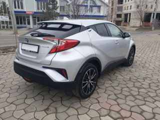 Toyota C-HR foto 2