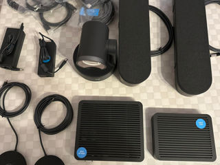 Sistem de videoconferință Logitech Rally Plus, inclusiv difuzoare, microfon, hub, cameră
