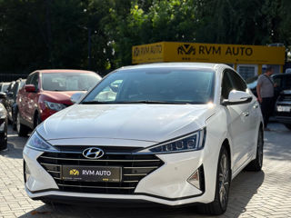 Hyundai Elantra foto 1