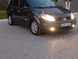 Renault Grand Scenic foto 2