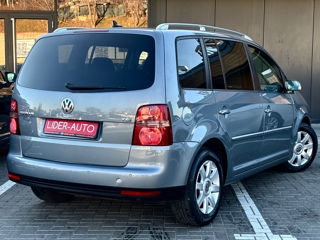 Volkswagen Touran foto 4