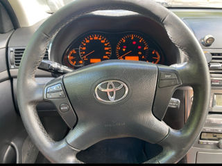 Toyota Avensis foto 8