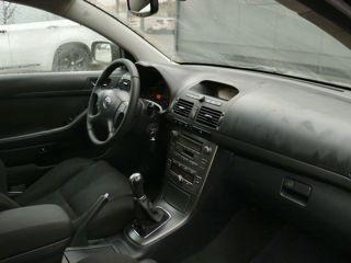 Toyota Avensis foto 8