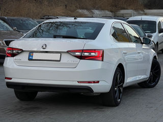 Skoda Superb foto 3