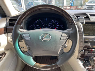 Lexus LS Series foto 12