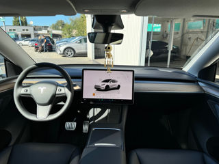 Tesla Model Y foto 8