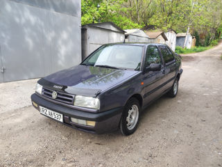 Volkswagen Vento foto 1