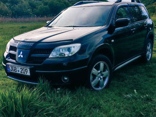 Mitsubishi Outlander foto 1