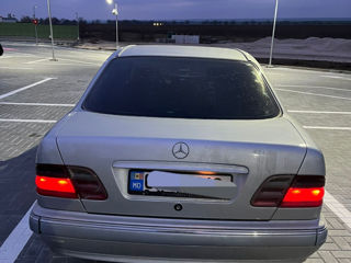 Mercedes E-Class foto 2