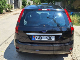 Ford Fiesta foto 2