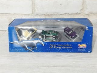 Hot Wheels Mustang Set 100% foto 1