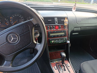 Mercedes C-Class foto 5