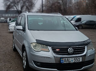 Volkswagen Touran foto 2