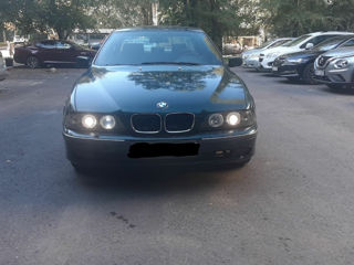 BMW 5 Series foto 1