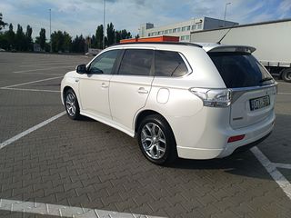 Mitsubishi Outlander foto 4