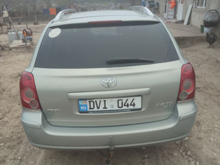 Toyota Avensis foto 4