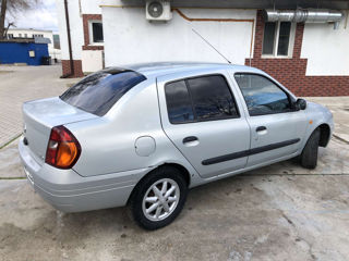 Renault Clio foto 2