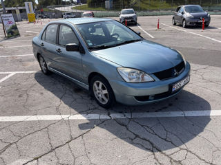 Mitsubishi Lancer foto 1