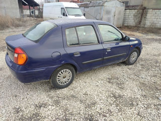 Renault Clio foto 4