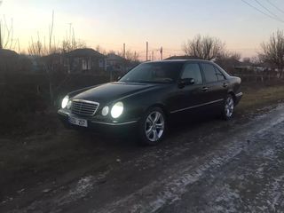 Mercedes E Class foto 1