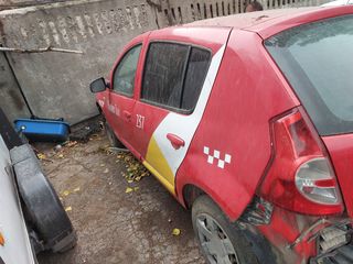 Vind piese Dacia Sandero foto 2