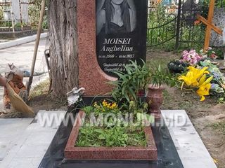 Monument calitativ din granit cu portret, inscriptie - 6900 L. foto 3