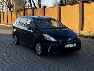 Toyota Prius v foto 3