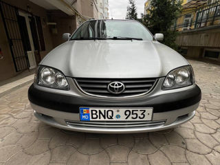 Toyota Avensis foto 1