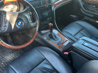 BMW 7 Series foto 3