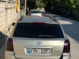 Toyota Avensis foto 2