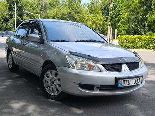 Mitsubishi Lancer foto 2