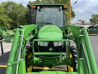 Tractor John Deere 5075e foto 6