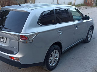 Mitsubishi Outlander foto 3