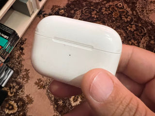 AirPods Pro, оригинал, хрипит немного звук фото 0