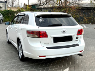 Toyota Avensis foto 3