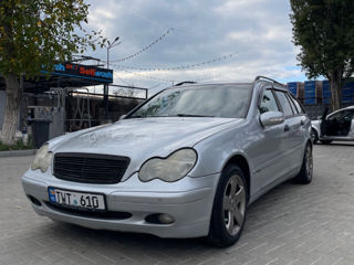 Mercedes C-Class foto 2