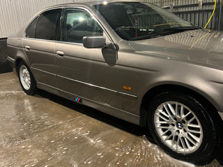 BMW 5 Series foto 3