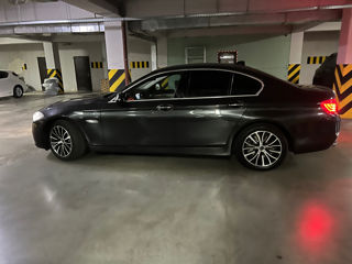 BMW 5 Series foto 4