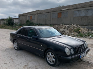 Mercedes E-Class foto 1