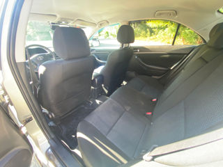 Toyota Avensis foto 6