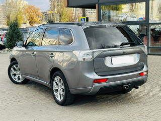 Mitsubishi Outlander foto 2