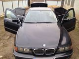 BMW 5 Series foto 2