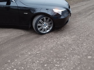 BMW 5 Series foto 1