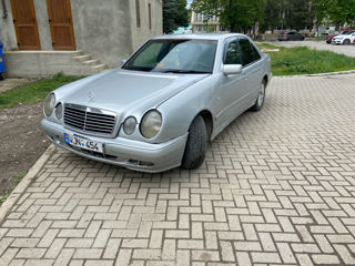 Mercedes E-Class foto 2