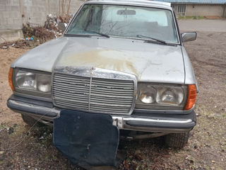 Mercedes Series (W123) foto 6