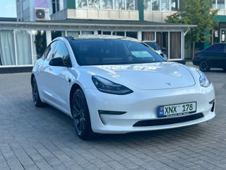 Tesla Model 3 foto 1