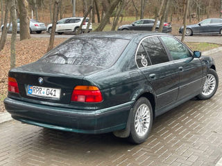 BMW 5 Series foto 3