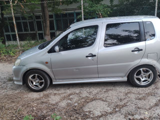 Daihatsu YRV foto 2