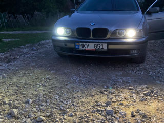 BMW 5 Series foto 2